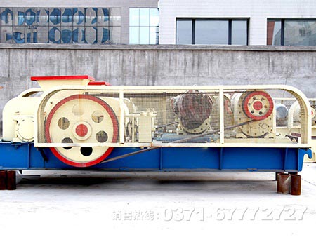齒輥破碎機(jī)和對(duì)輥破碎機(jī)結(jié)構(gòu)、破碎方式等對(duì)比