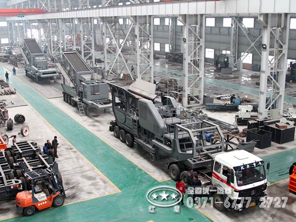 河南移動(dòng)破碎機(jī)廠家車(chē)間一角