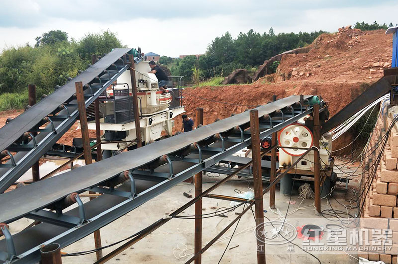 石頭加工沙子每噸成本多少錢？石頭加工沙子設(shè)備有哪些？