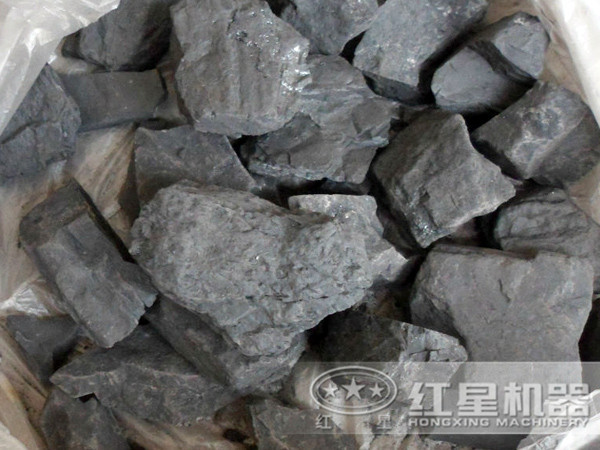 一臺(tái)用于破碎煤矸石的移動(dòng)粉碎機(jī)_70噸/小時(shí)，出料粒度20以下