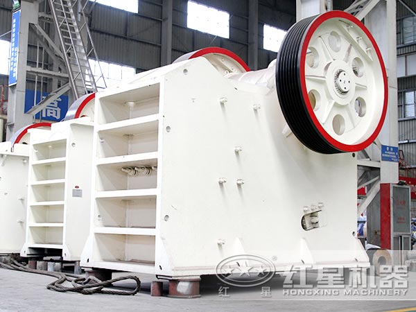 粉碎花崗巖選用750顎破機，效果不錯，性價比更高