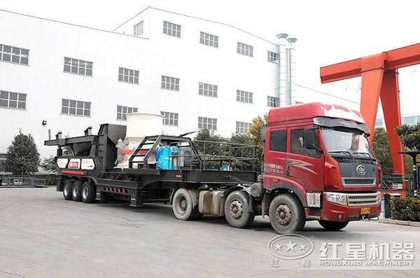小型車式流動石子粉碎機商家發(fā)貨現場