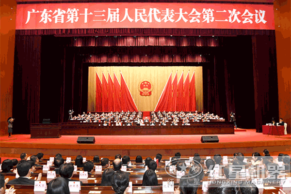 大型流動(dòng)粉碎石頭一體機(jī)多少錢一臺(tái)？