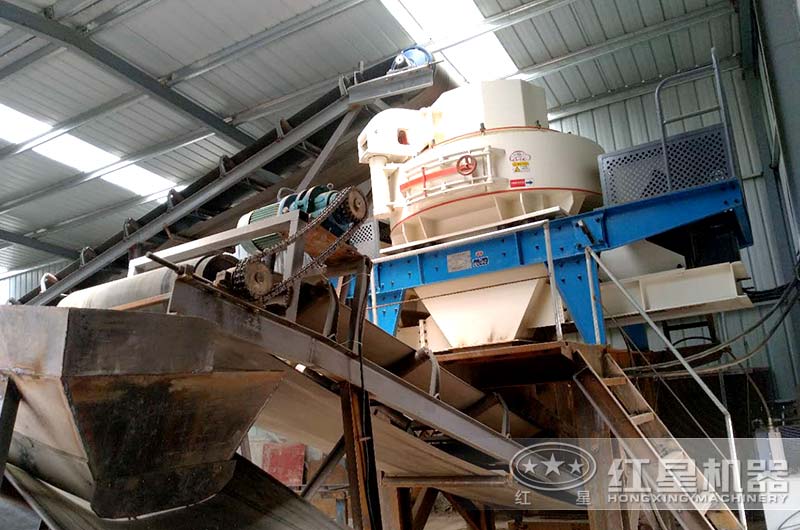 河石碎沙機多少錢？生產出來的人工沙與河沙有什么區(qū)別？