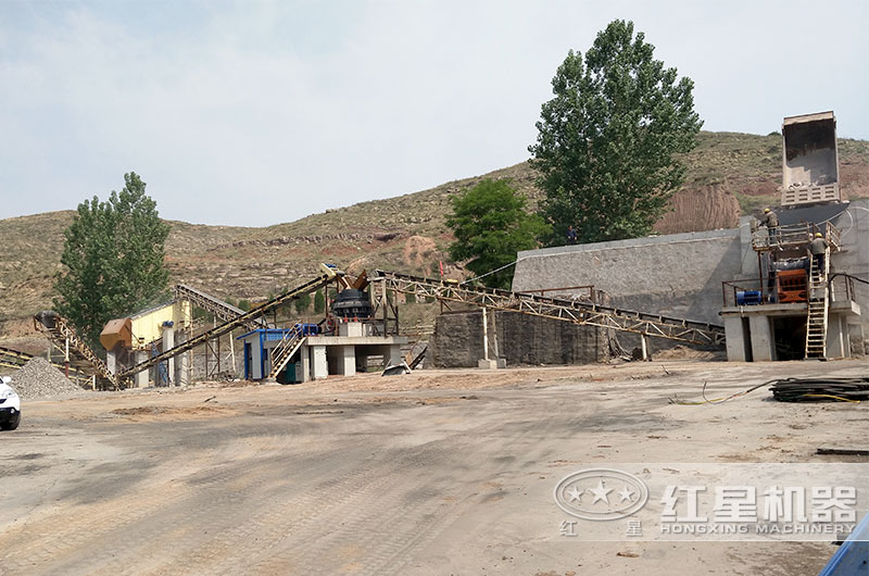 破碎玄武巖用什么機(jī)器好？整條生產(chǎn)線(xiàn)還需要哪些設(shè)備？